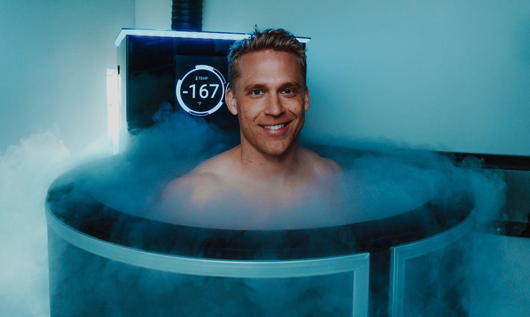 Cryotherapie Anwendung in der Ganzkörper-Kältekammer Cryo XC